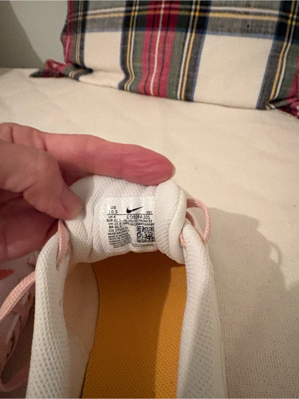 New Women's Nike running shoes. Size 10.5 - Picture 4 of 5